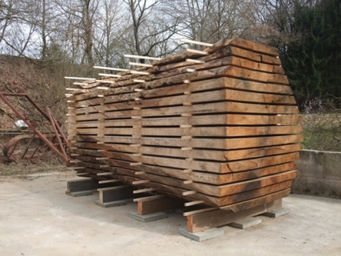 Holzhandel nahe Stuttgart-regionales Massivholz mit Herkunft für DIY Handwerker und Profis, Tisch-Rohlinge, Schnittholz, Baumscheiben und Holzscheiben, langjährig abgelagert, komm vorbei und such dir dein Wunsch Stück aus, besonders für Kunden aus Baden-W
