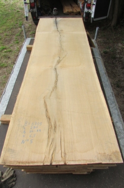 Wonderful massiv oak tabletop blanks for one-of-a-kind tables and counters for furniture makers, interior architects and of course as finished unique table from Patrick Herrmann table woodshop & lumberyard in Stuttgart-Germany