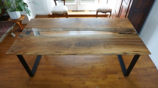 Nussbaum Designer Esstisch Unikat handgefertigt von der Patrick Herrmann Tischmanufaktur für Tisch Unikate mit eigener Holzhandlung aus Stuttgart