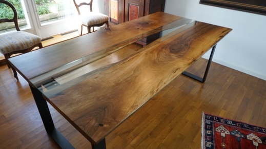 Designer Esstisch Walnussholz mit Glaseinlage, edel und modern, handgefertigt von Patrick Herrmann der Tischmanufaktur mit eigenem Holzhandel aus Stuttgart