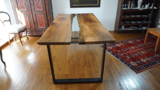 Designer Esstisch Walnussholz mit Glaseinlage, edel und modern, handgefertigt von Patrick Herrmann der Tischmanufaktur mit eigenem Holzhandel aus Stuttgart
