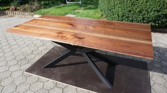 Walnut dining table unique handcrafted by Patrick Herrmann Unique Tables & Lumberyard in Stuttgart-Germany