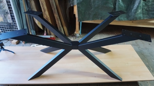 Baseframe cross for the unique walnut dining table handcrafted by Patrick Herrmann in Stuttgart
