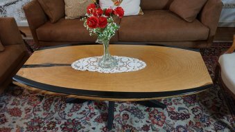 Eichen Couchtisch mit Harz