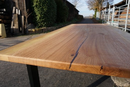Esstisch, Designertisch, lifestyledesign, designtisch,  interiordesigntisch, luxury table, möbelunikat, Baumscheibentisch, Baumstammtisch, Massivholztisch Unikat mit Baumkante