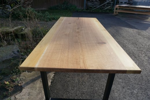 Esstisch, Designertisch, lifestyledesign, designtisch,  interiordesigntisch, luxury table, möbelunikat, Baumscheibentisch, Baumstammtisch, Massivholztisch Unikat mit Baumkante
