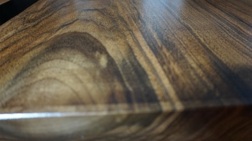 Detail Nussbaum Esstisch